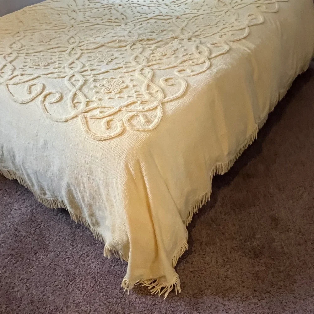 Vintage Chenille Bedspread Full Queen Butter Yellow Daisy Candlewick Quilt
